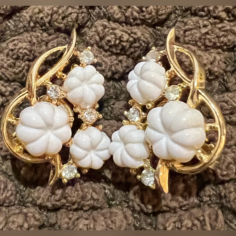 Rare Crown Trifari Earrings White Lucite Pumpkin/Flowers Clear Rhinestones HTF